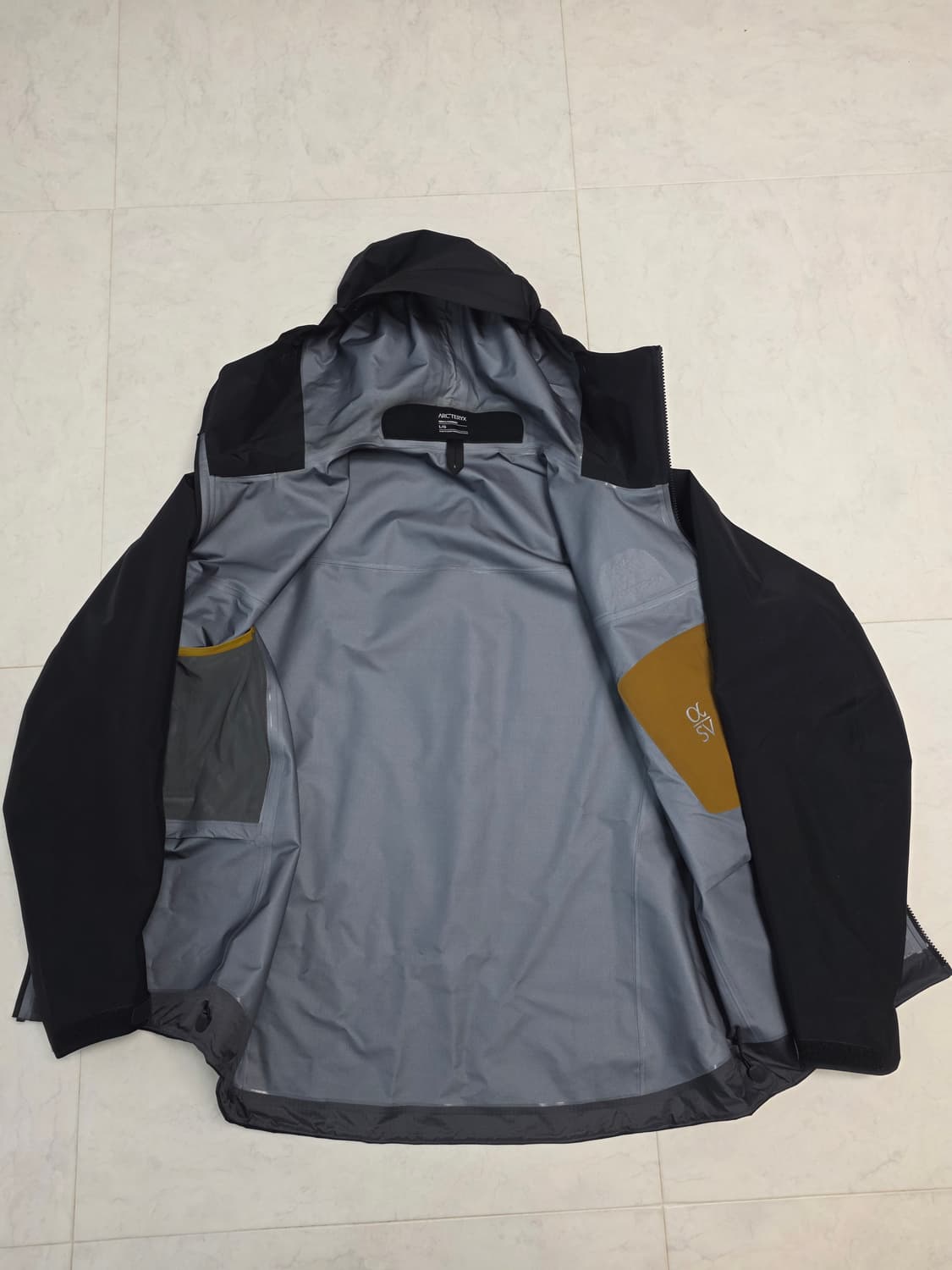 아크테릭스 알파SV 블랙(L)팝니다 상품이미지3