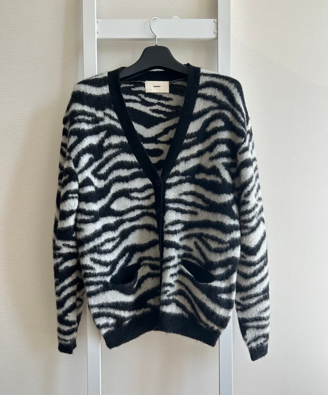스탠드얼론 지브라 가디건  상품이미지1