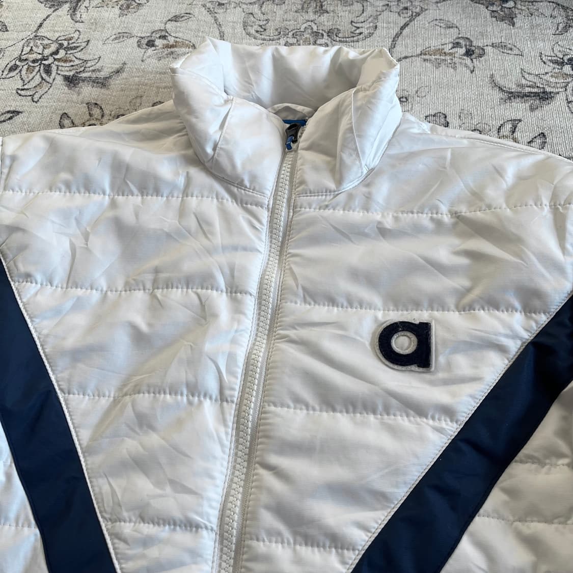 아디다스 프리마로프트 경량 패딩 상품이미지2