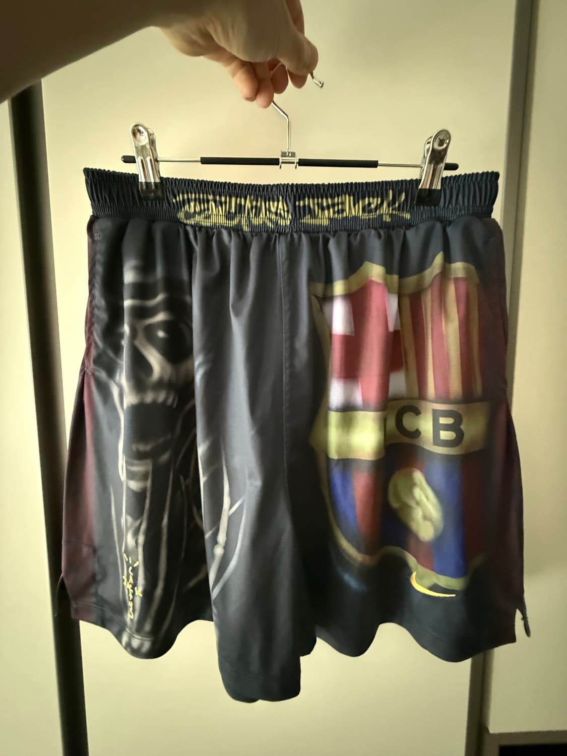 [L] travis scott X barcelona nike 쇼츠 상품이미지3