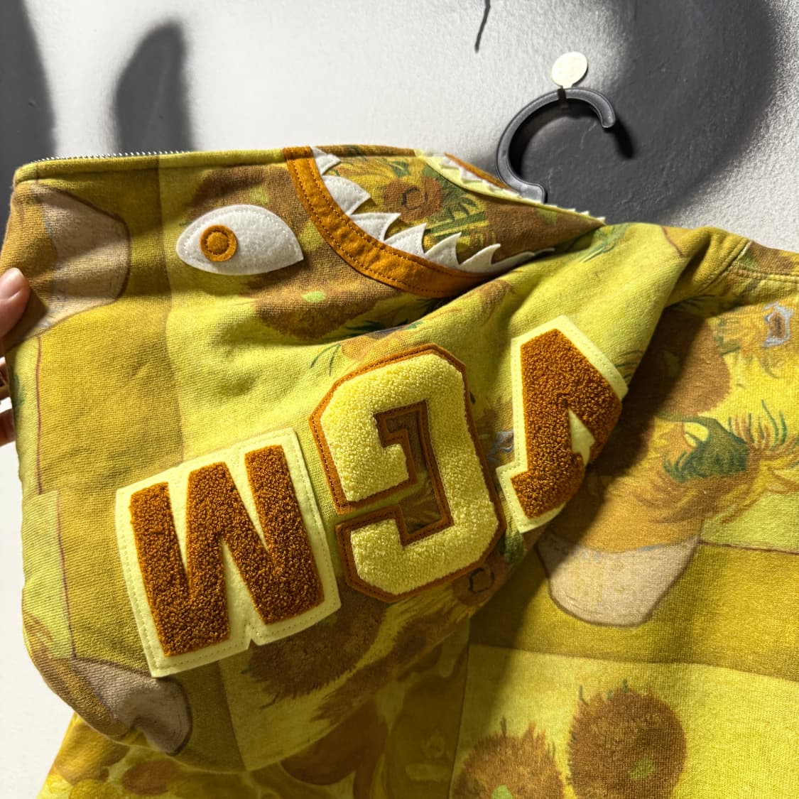 베이프 x 반고흐 해바라기 샤크 풀 집업 후디 상품이미지5