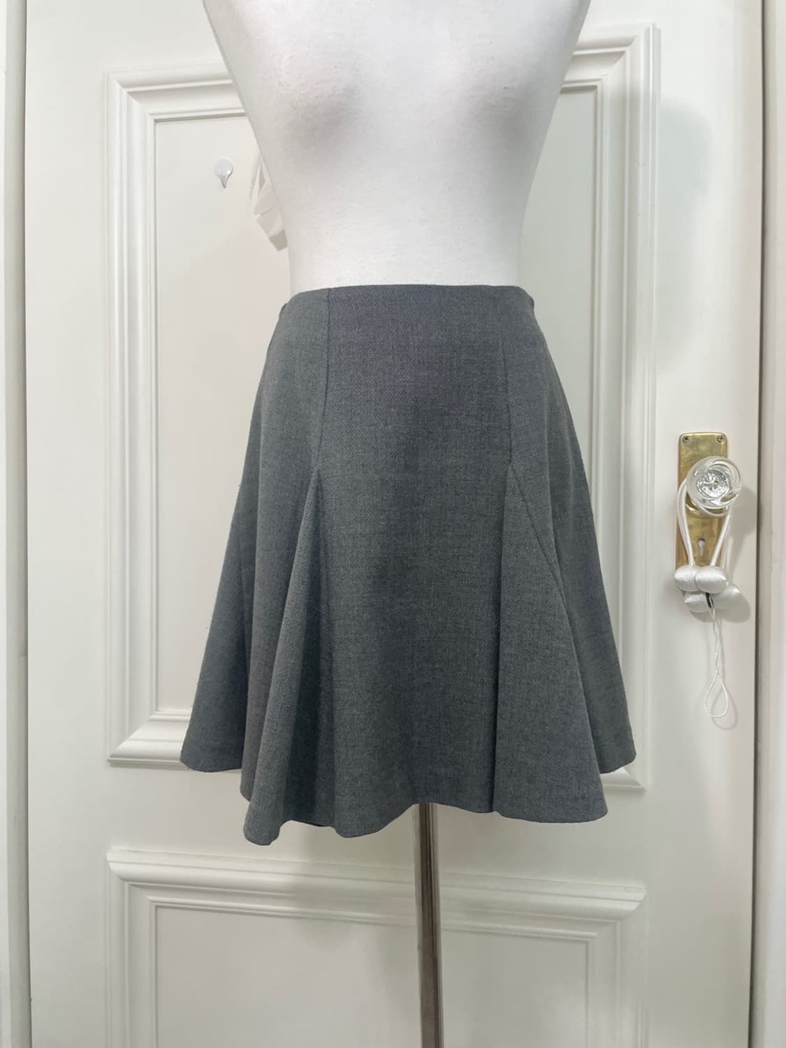 FEROUX gray back bow flare midi skirt 상품이미지5