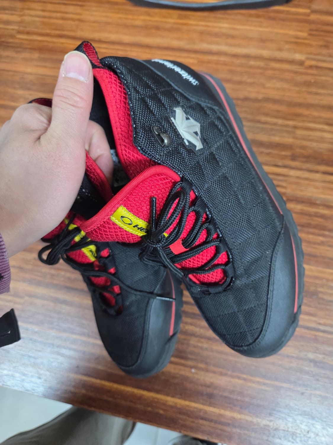 데상트 스위스 퀄팅 디자인 미드 트레킹화 250 상품이미지10