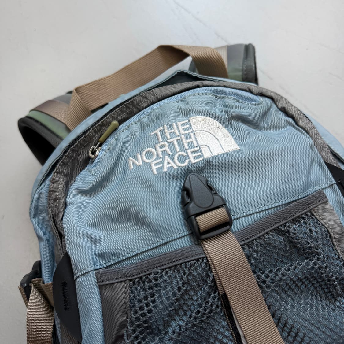노스페이스 고프코어 하늘색 테크니컬 백팩 상품이미지4