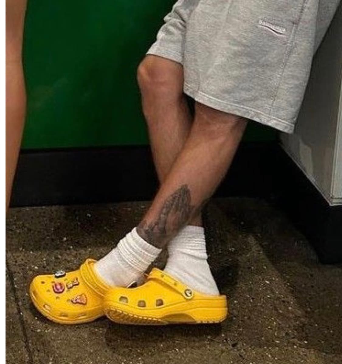 새상품 크록스 라렌 옐로우 M6W8 클로그 15907 상품이미지2