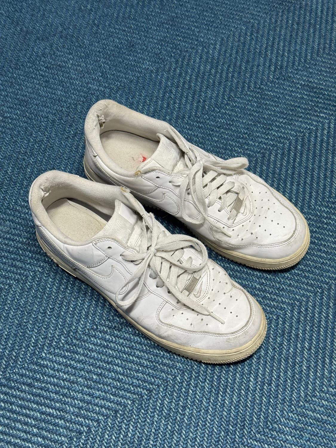 나이키 x 슈프림 에어포스 1 로우 화이트 상품이미지1