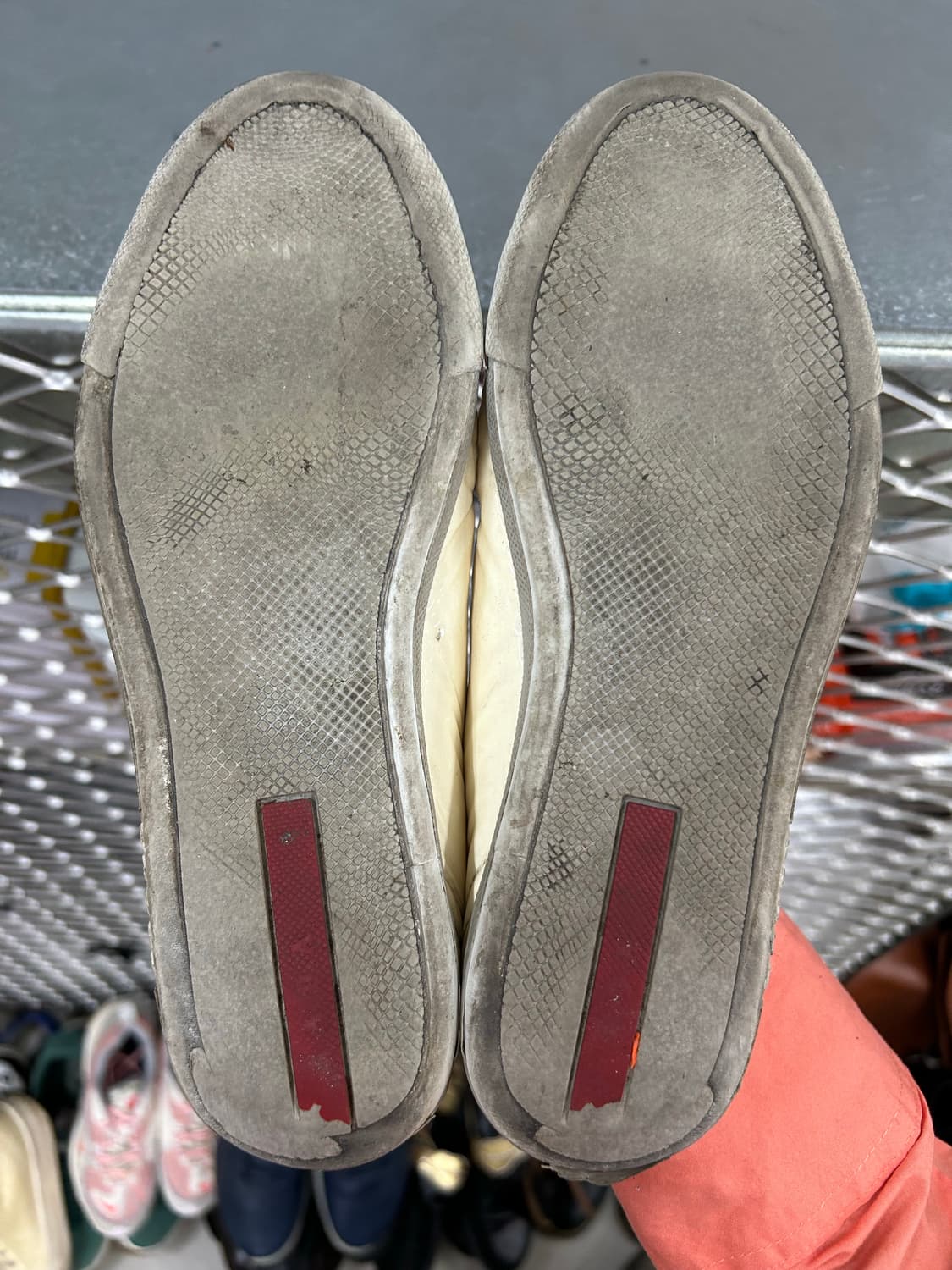 프라다 클래식 레드탭 스니커즈 35.5 상품이미지6