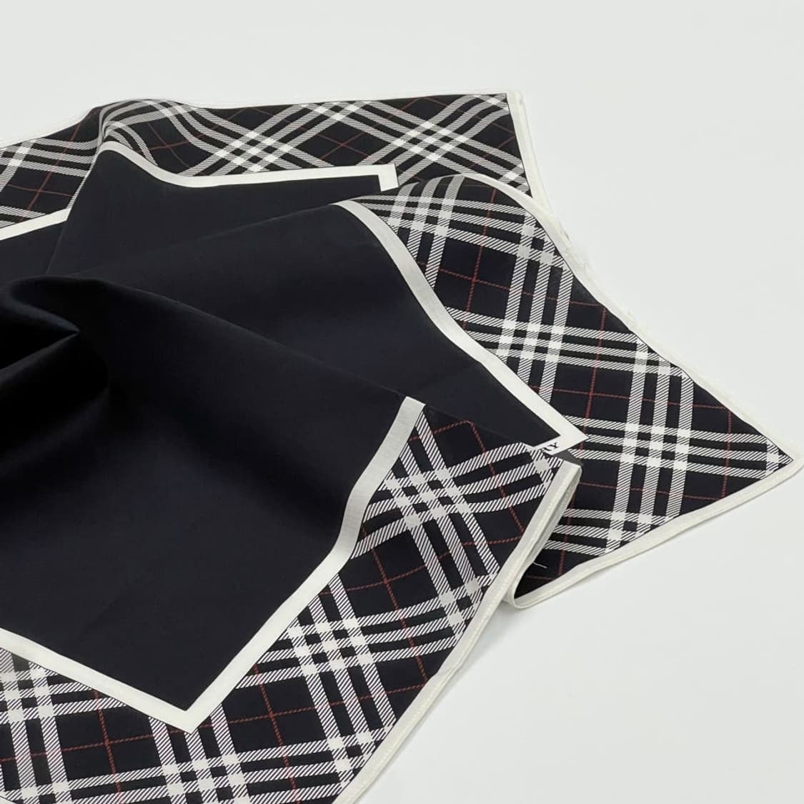 (새상품) burberry/ 버버리 쁘띠스카프 손수건 상품이미지1