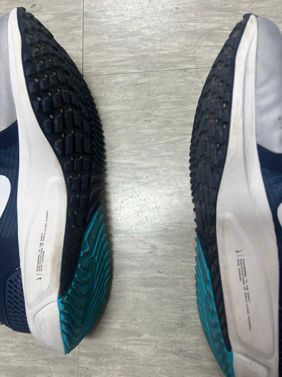 나이키 줌 보메로 15 남성 런닝화 275 상품이미지7