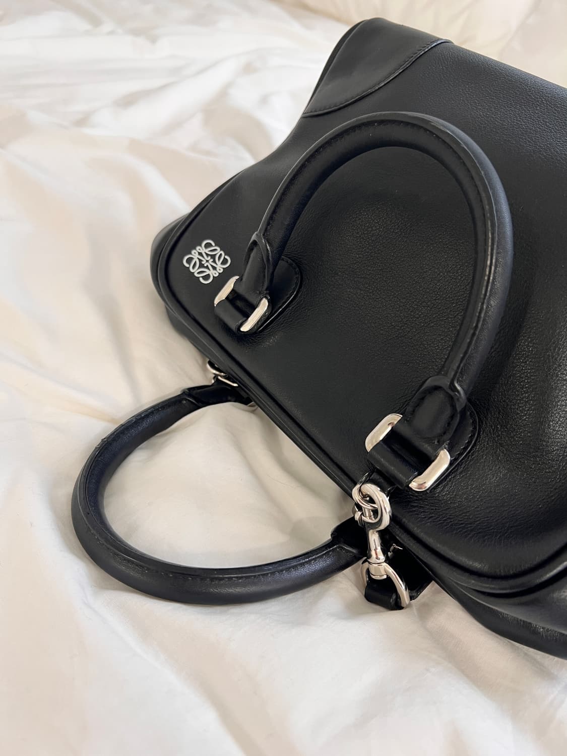 로에베 아마조나75 블랙 레더 핸드백 상품이미지4