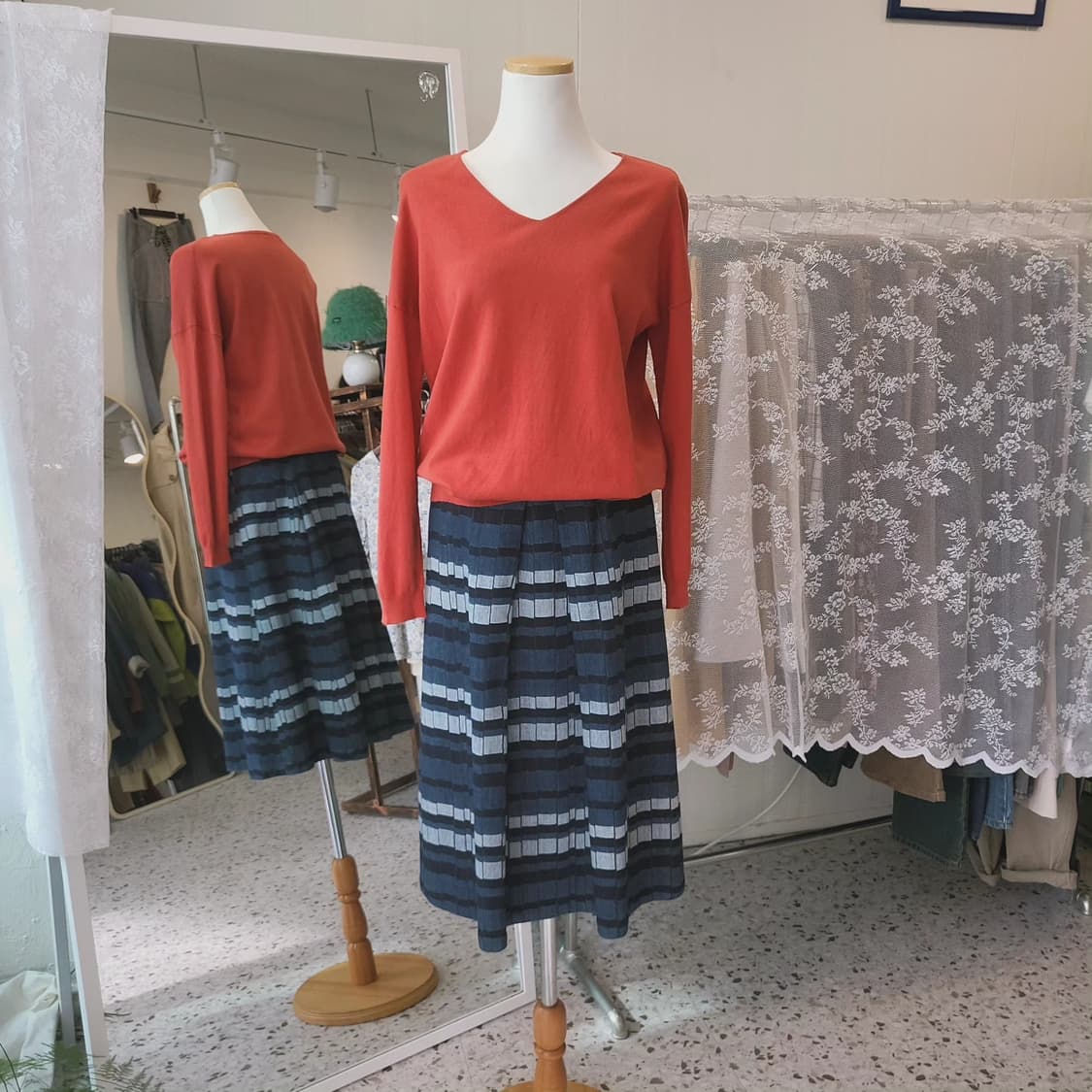 Lounie 실크면 니트 상품이미지2