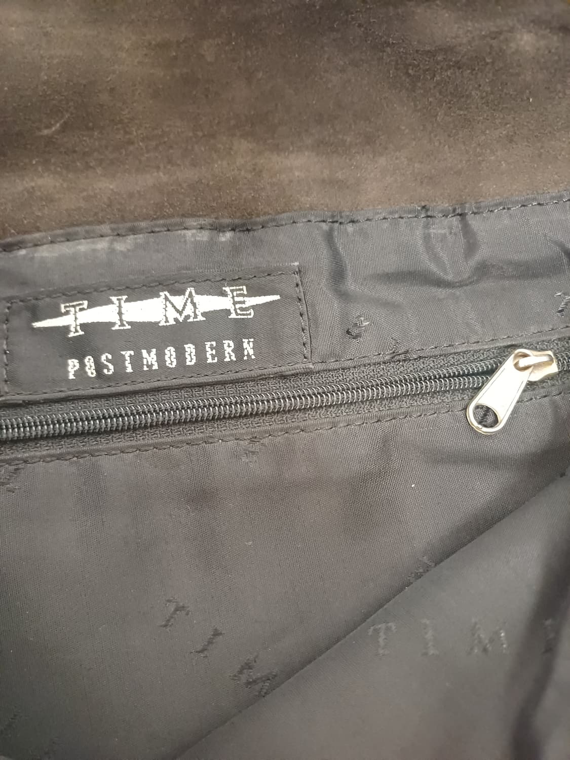 타임(TIME) 포스트모던 아카이브 스웨이드 숄더백 [다크 브라운] 상품이미지7