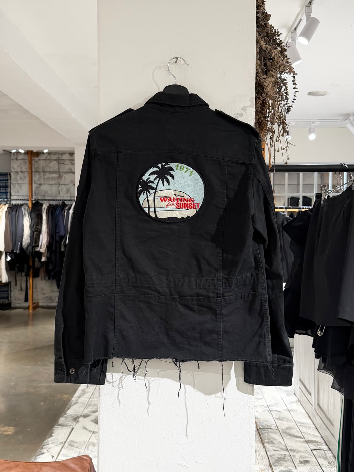 생로랑 블랙 선셋 자수 코튼 자켓 상품이미지1