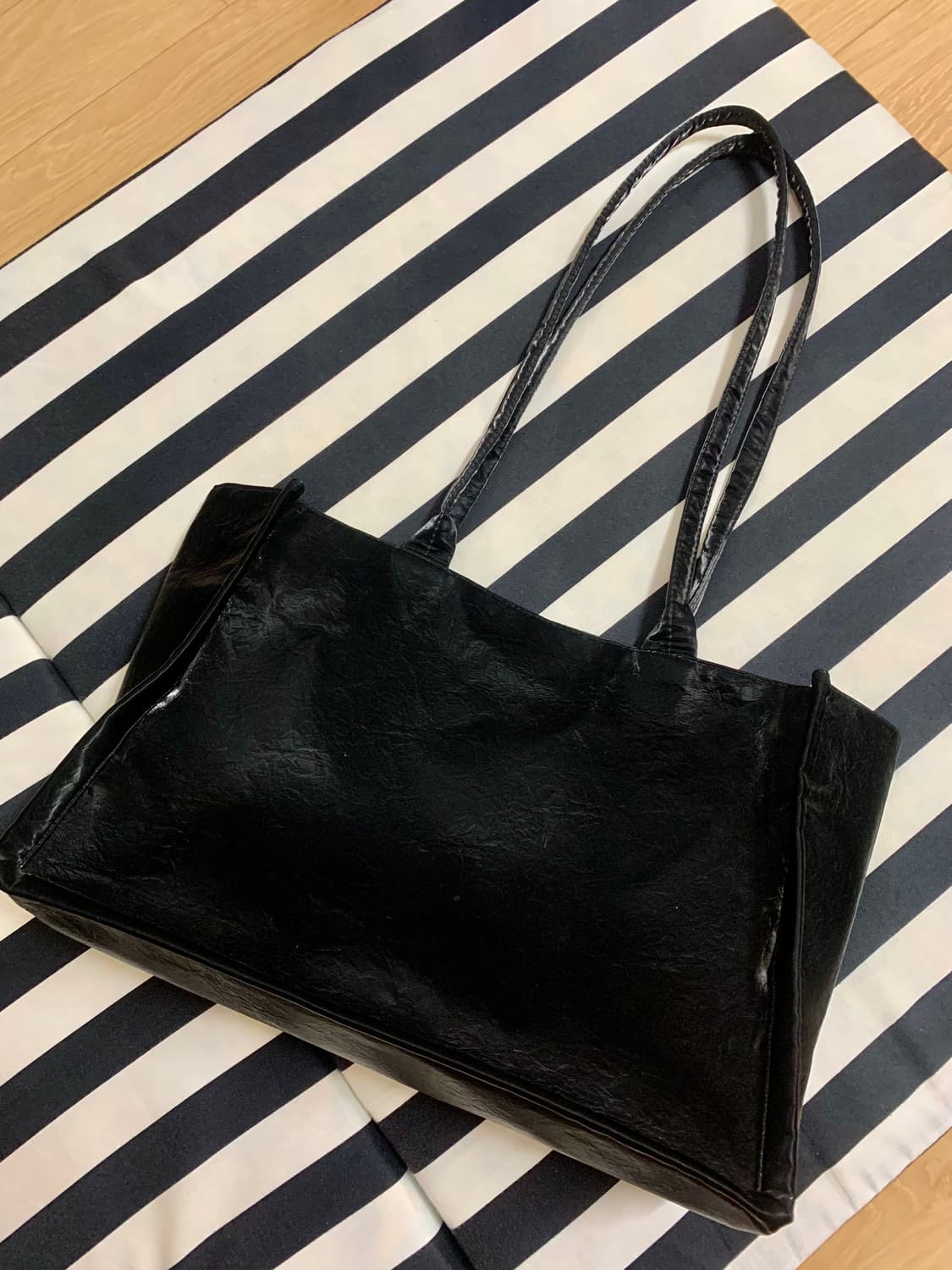 블랙 스터드 장식 토트백 상품이미지4