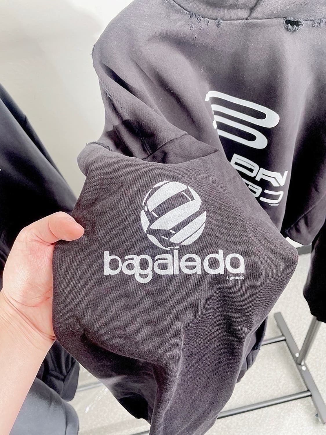 (정품/새상품) 발렌시아가 남성 블랙 제너레이티드 후드 상품이미지3