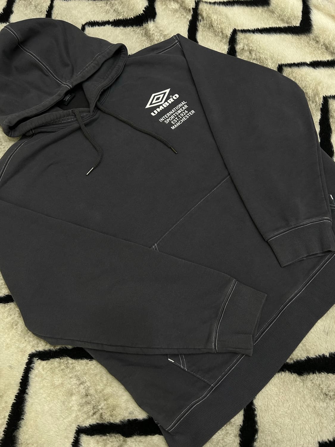 [XL]엄브로 아플리케 레터링 후드/챠콜그레이 상품이미지1