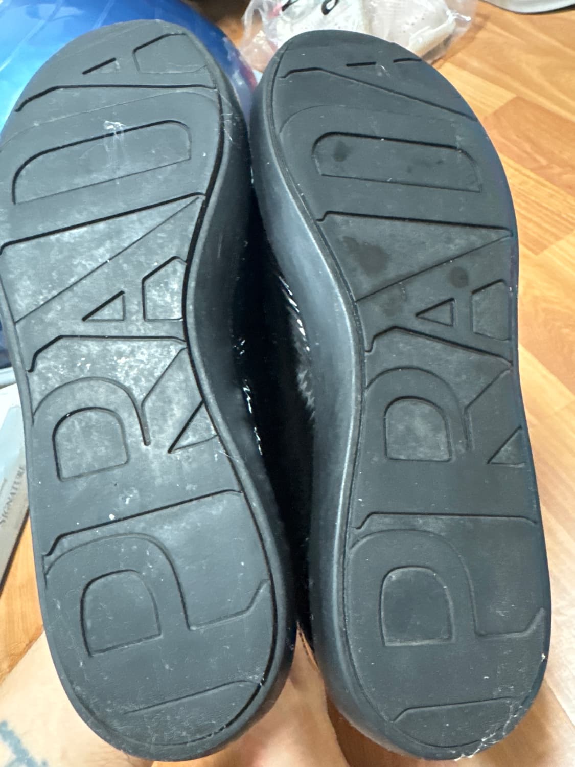 프라다 페이던트 스니커 판매합니다. 상품이미지6