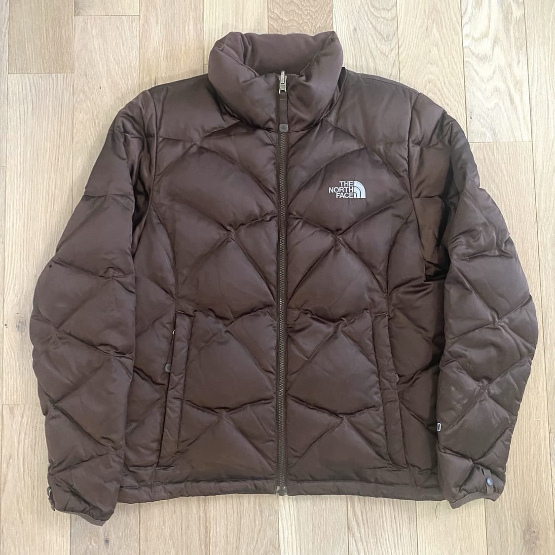 노스페이스 여성 550 다운 패딩 초콜릿 브라운 다이아몬드 퀼팅 상품이미지1