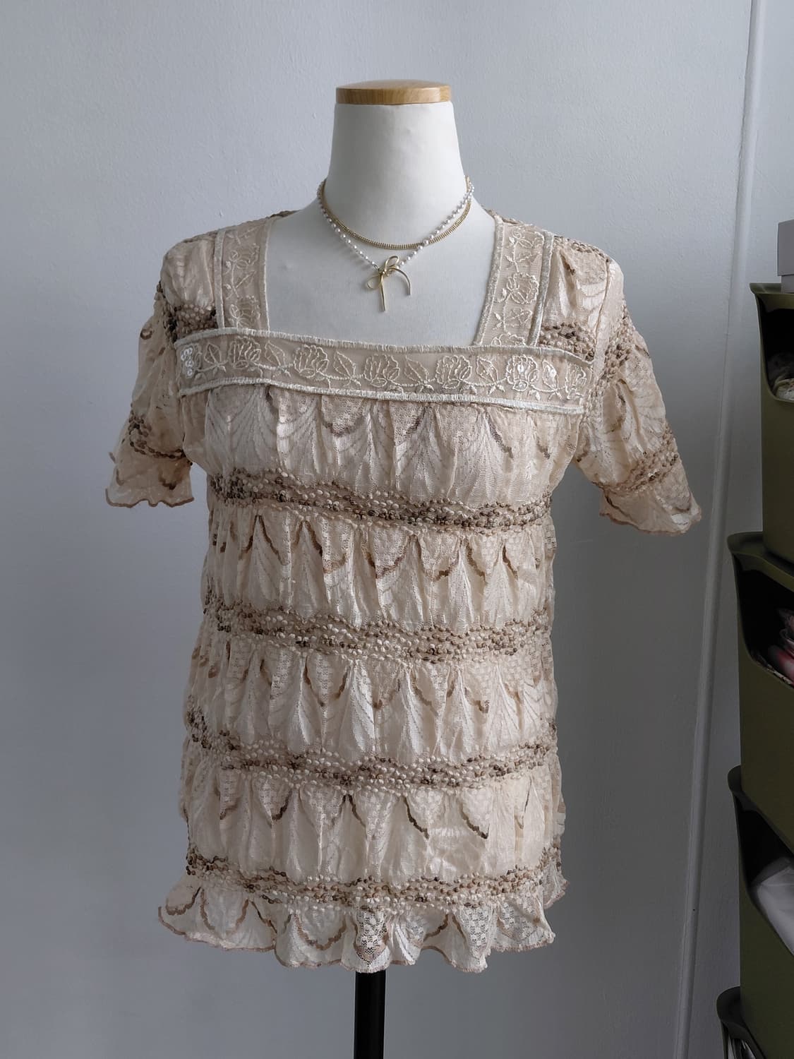 [빈티지] 레이스 숏 슬리브 블라우스 아이보리 상품이미지1