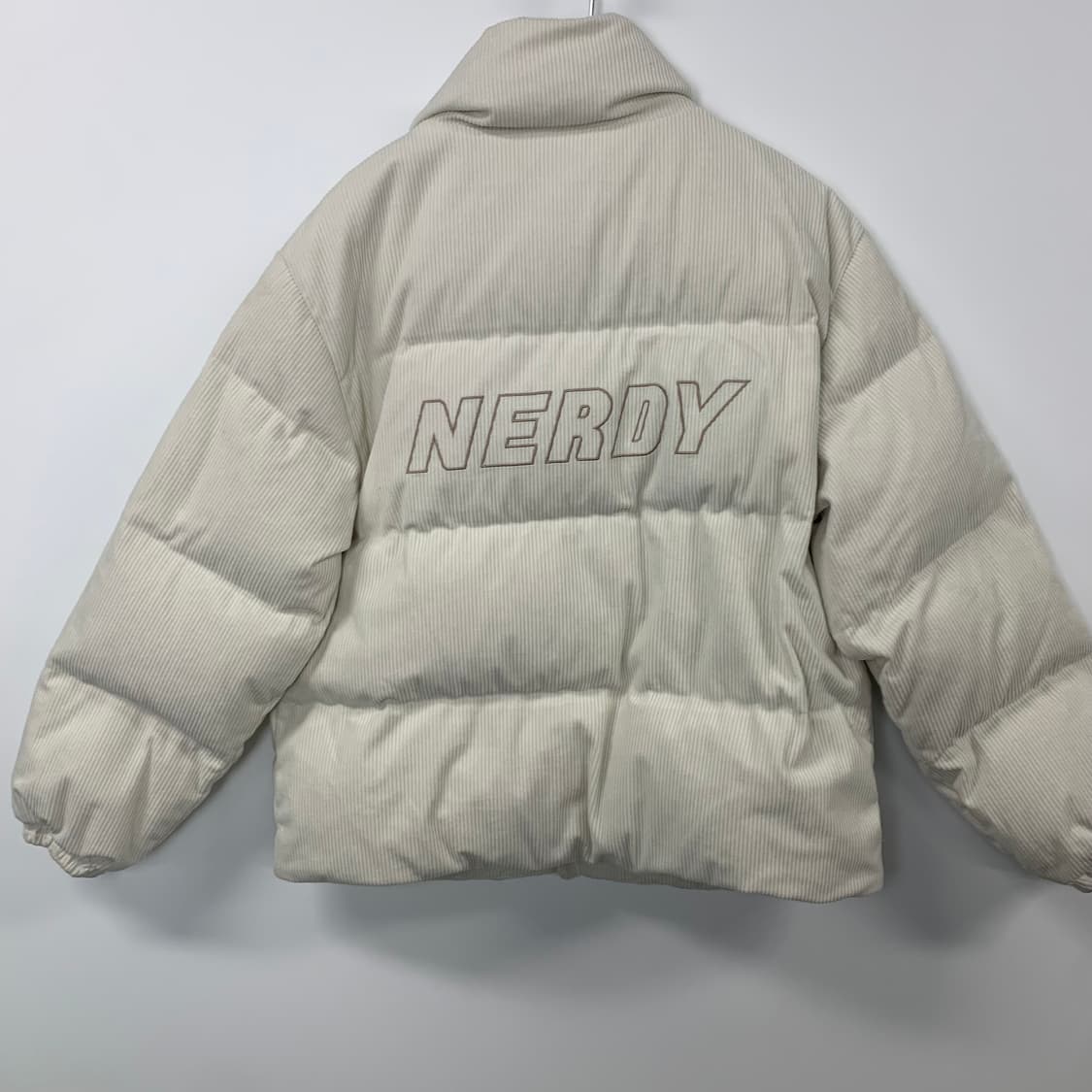 널디 백로고 아이보리 덕다운 코듀로이 패딩 상품이미지4