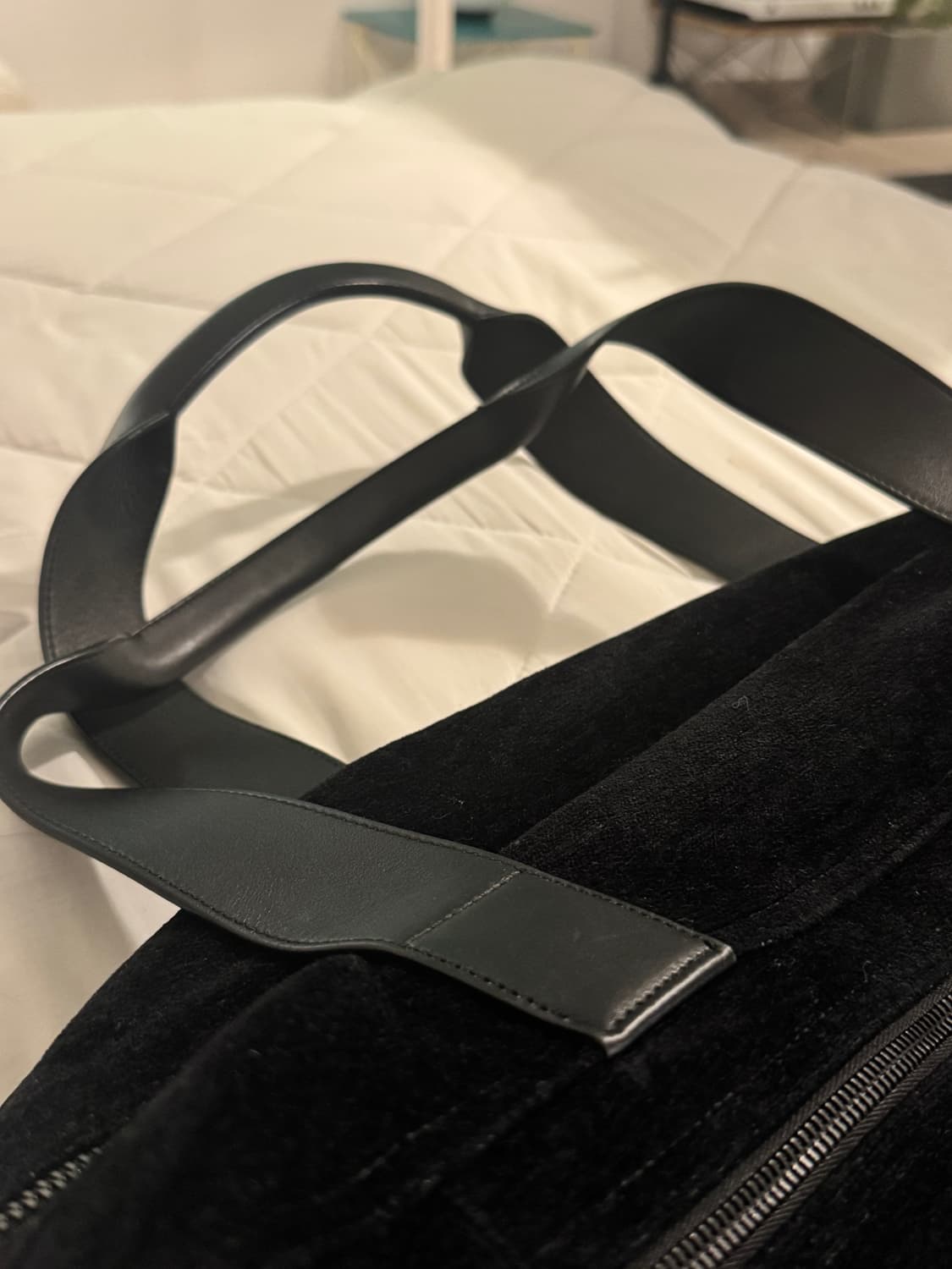 생로랑 자수 로고 스웨이드 더플 백 상품이미지5