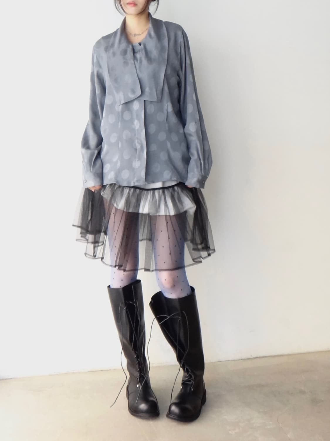 Dot pattern neck detail blouse / grey 상품이미지2