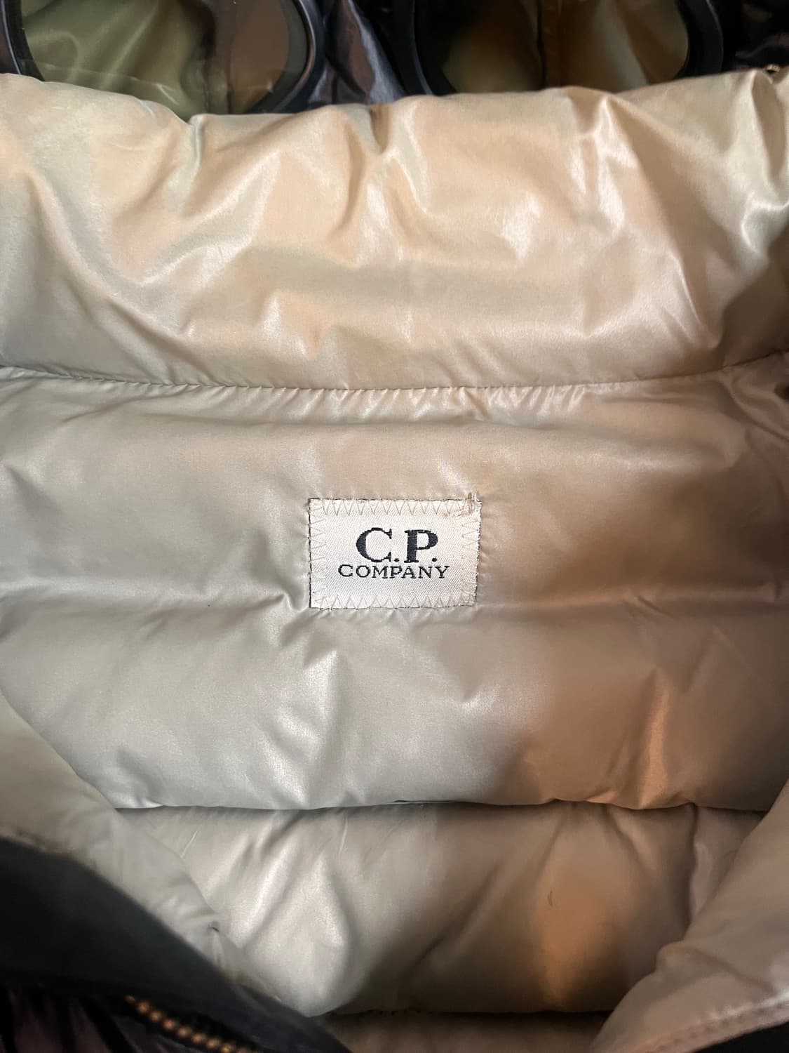 Cp컴퍼니 고글경량패딩 상품이미지4