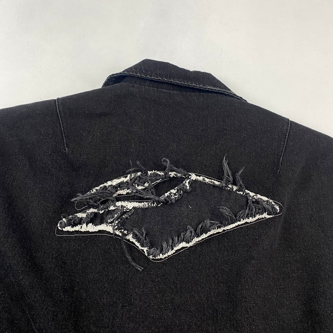 어나더유스 자수 빅로고 블랙 봄버 점퍼(108) 상품이미지4