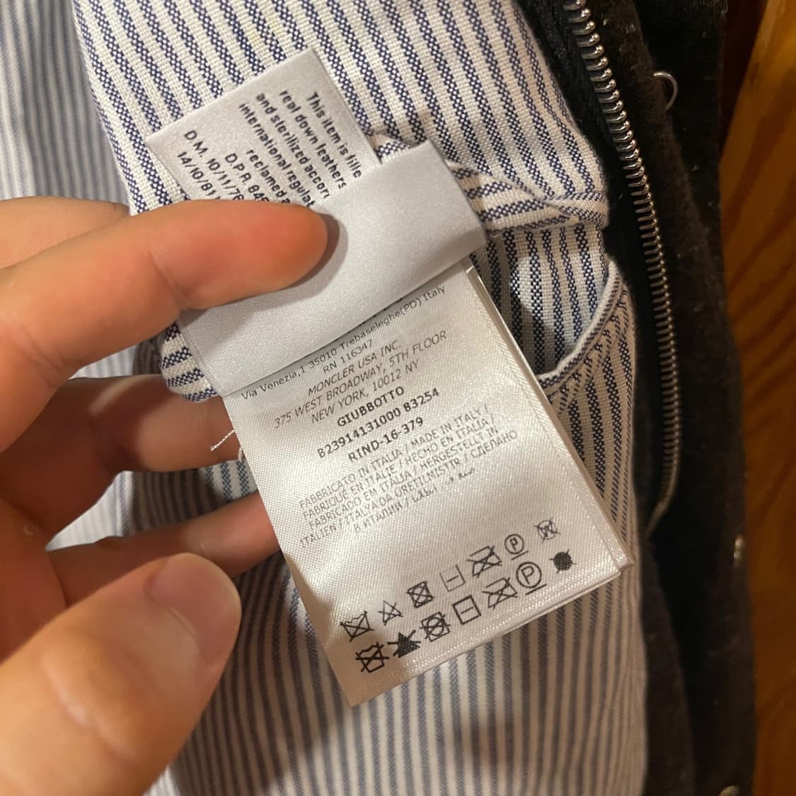 감정서 포함) 몽클레어 감마블루 패딩 판매 합니다 상품이미지8