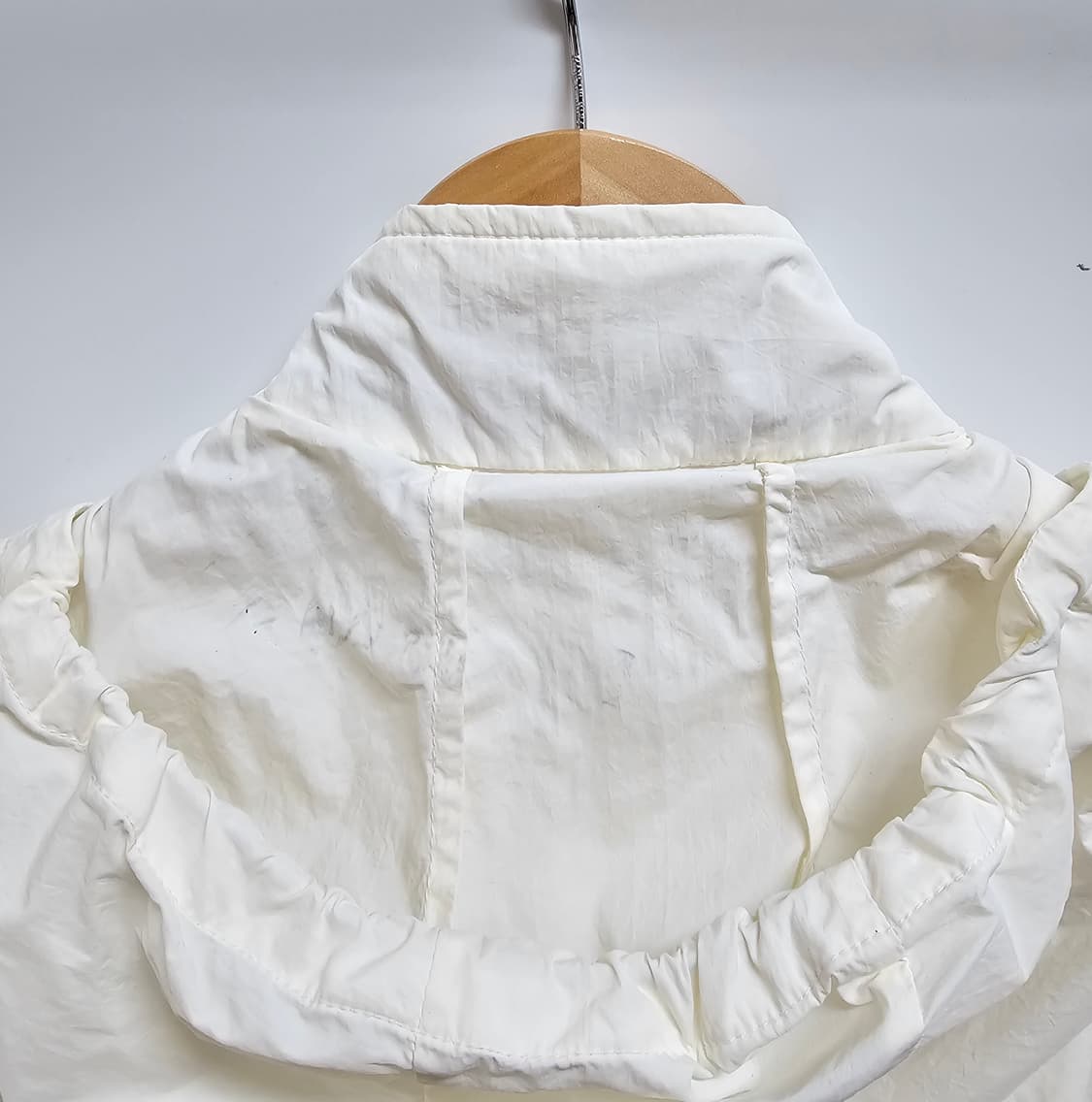 디스커버리 아이보리 후드 바람막이 자켓 90 상품이미지5