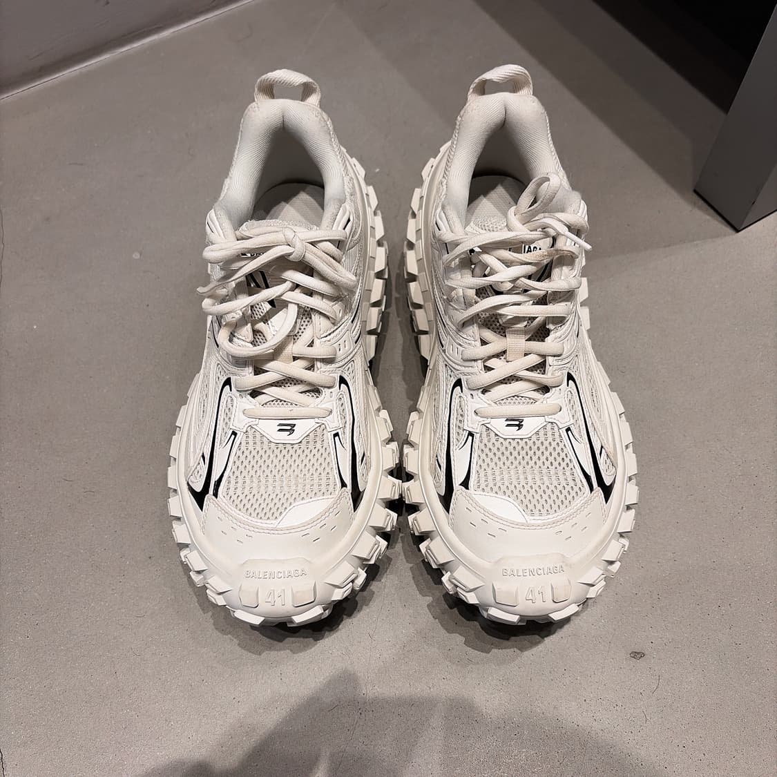 (정품/새상품) 발렌시아가 남성 라이트베이지 디펜더 바운서 스니커즈 상품이미지2