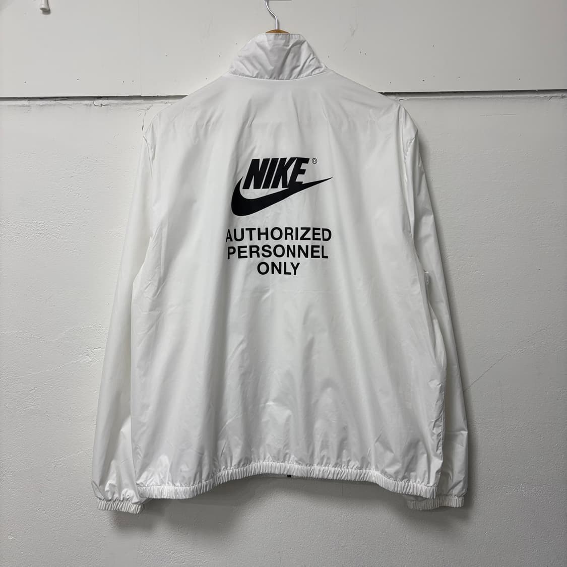 나이키 화이트 빅스우시 바람막이 상품이미지2