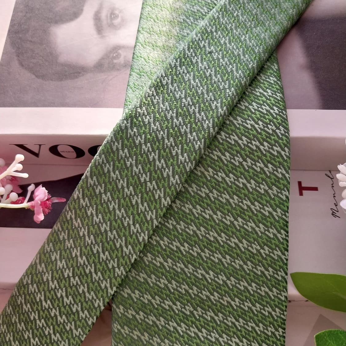 메트로시티 실크 그린 패턴 로고 넥타이 8.8cm A+등급 K1720
 상품이미지3