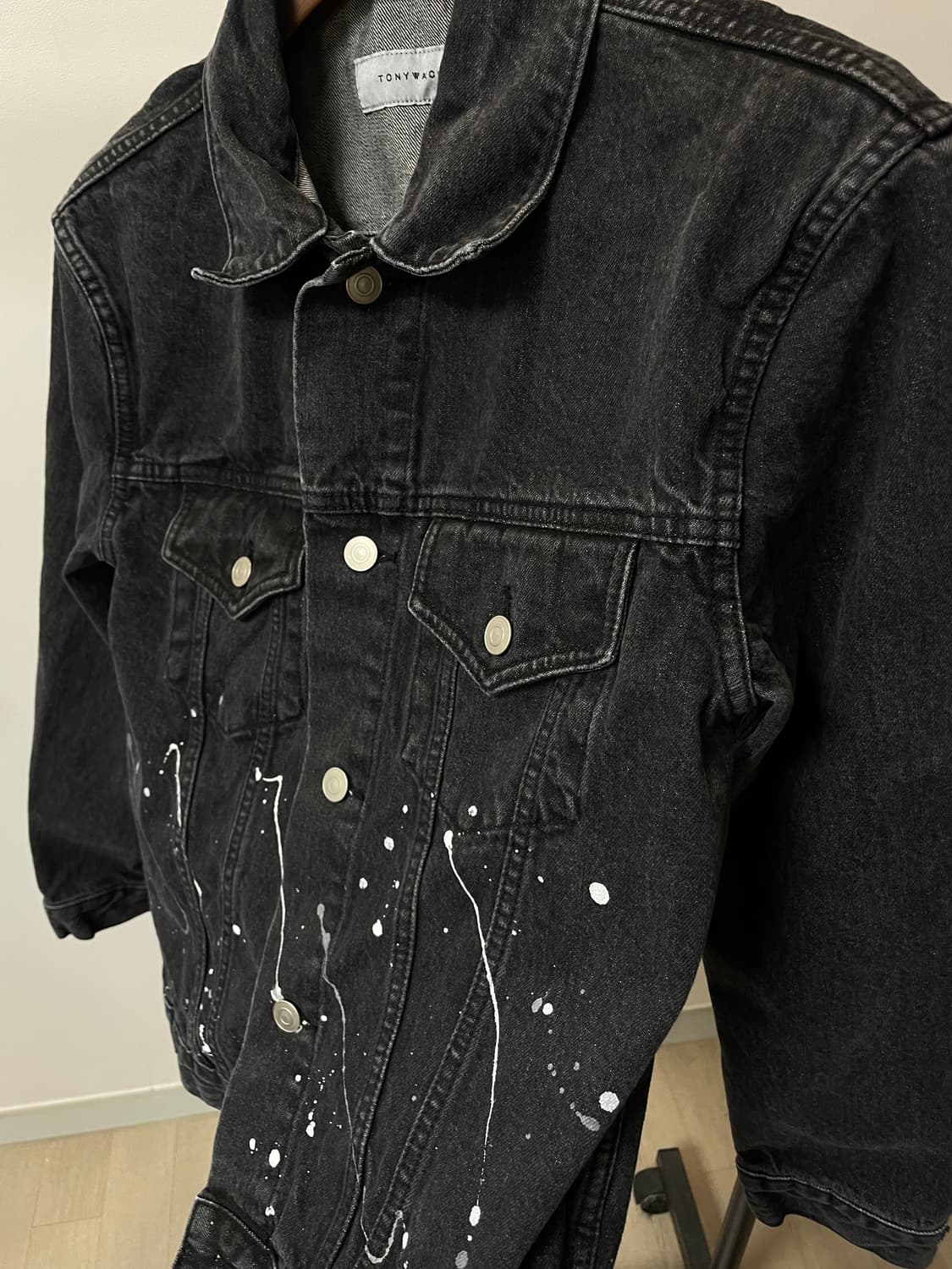 (M) Tonywack 토니웩 페인팅 흑청 데님 자켓 상품이미지2