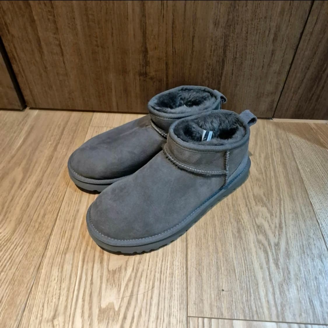 새상품)어그 클래식 울트라 미니 240 상품이미지3