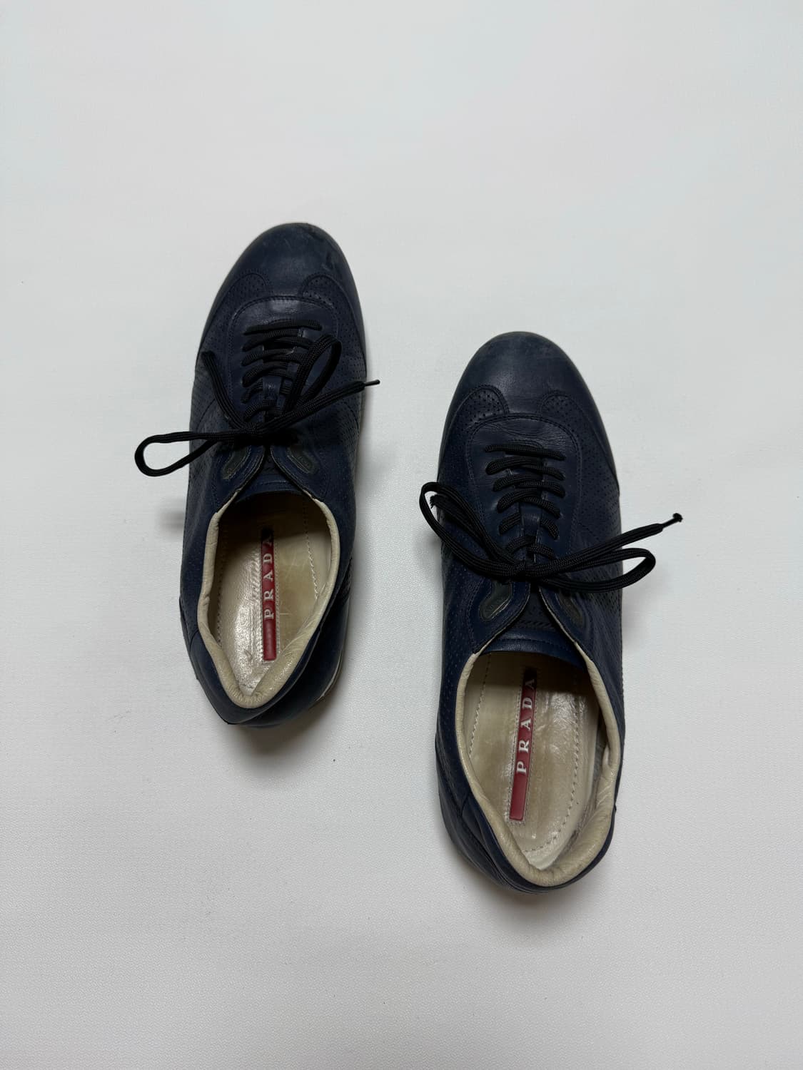 프라다 퍼퍼레이티드 레더 스니커즈 uk9 상품이미지6