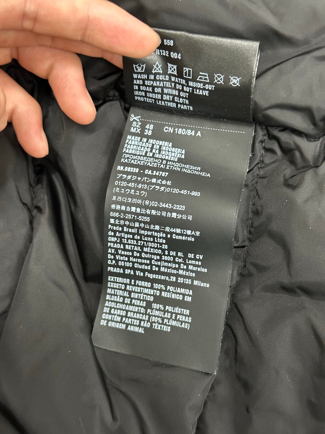 프라다 트라이앵글 로고 패딩 블랙 48 상품이미지7