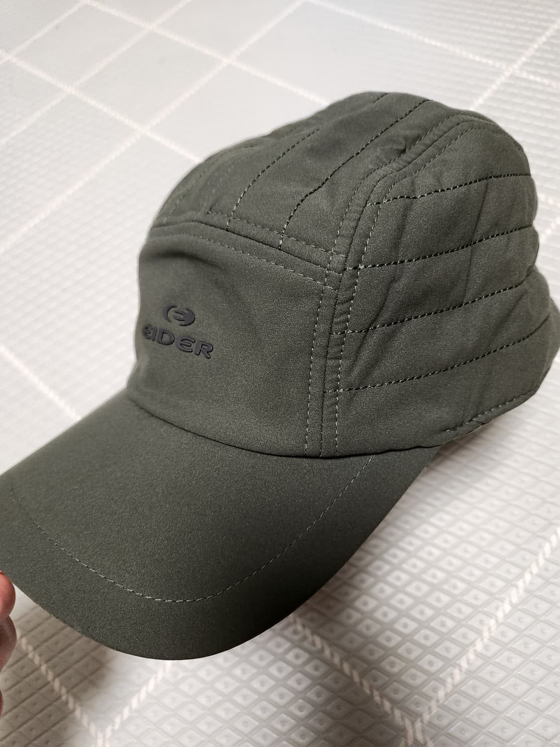 새상품급)패딩 퀼팅 5패널 캡 (Khaki)

한번 쓰고 세탁해서 보관중 상품이미지6