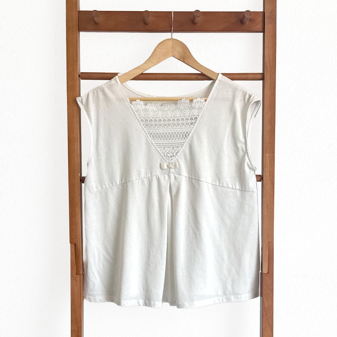 레이스 백 리본 블라우스 상품이미지1