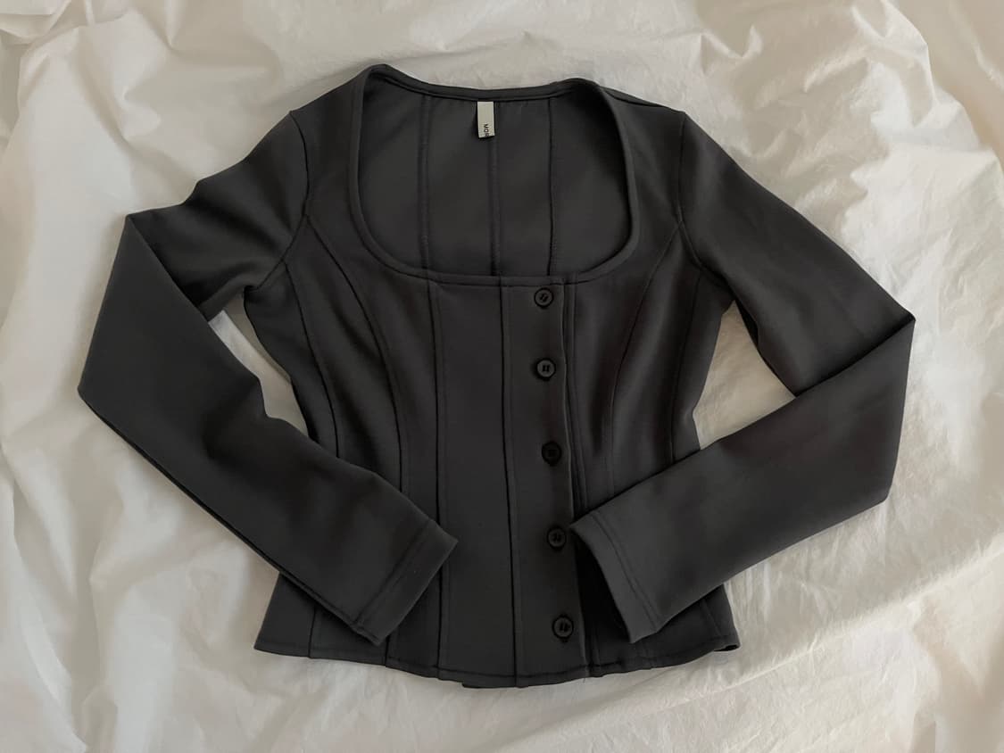 moringa unbalance botton u neck top grey 상품이미지5