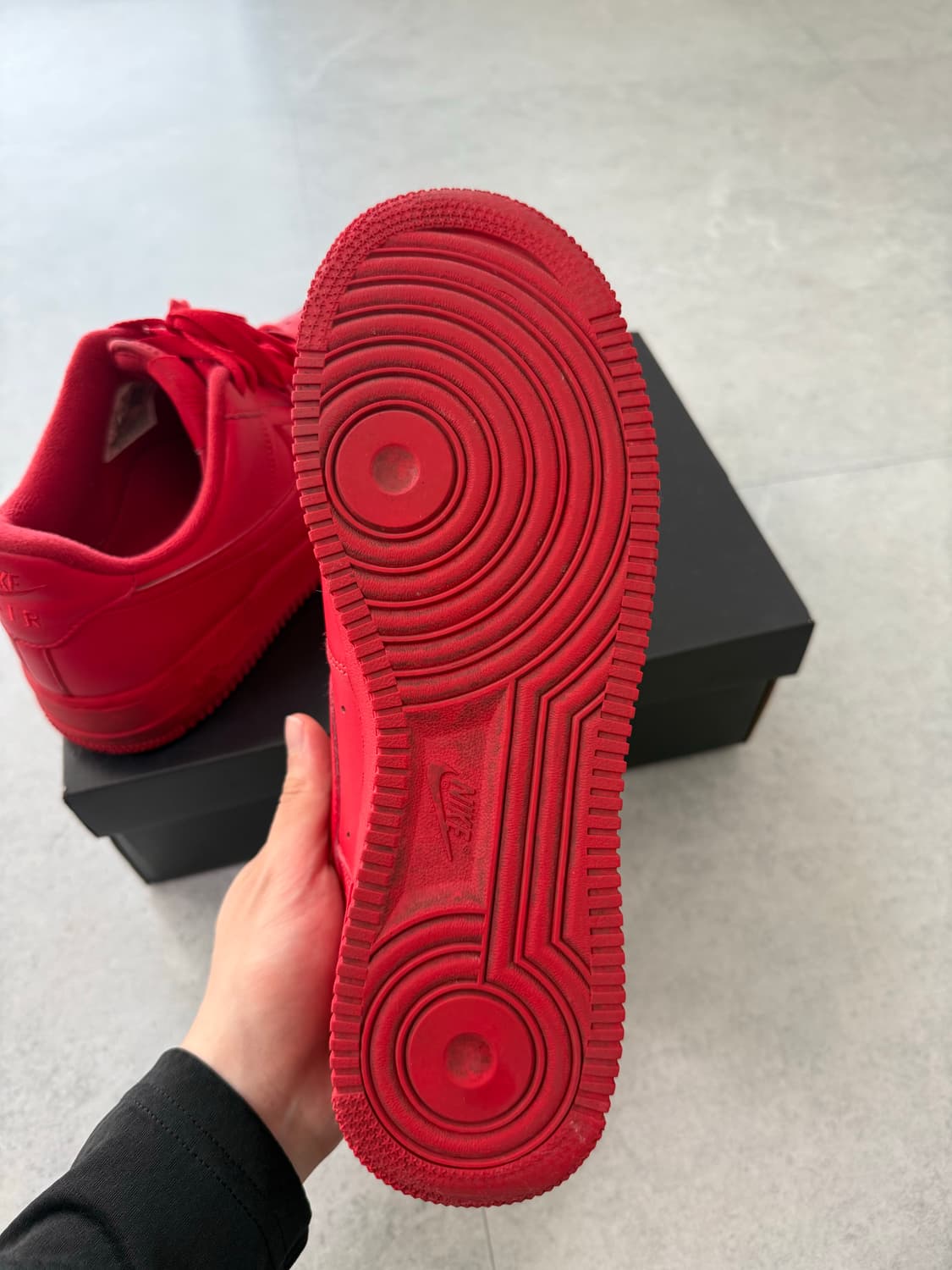 나이키 에어포스 1'07 LV8 로우 트리플 레드 상품이미지3