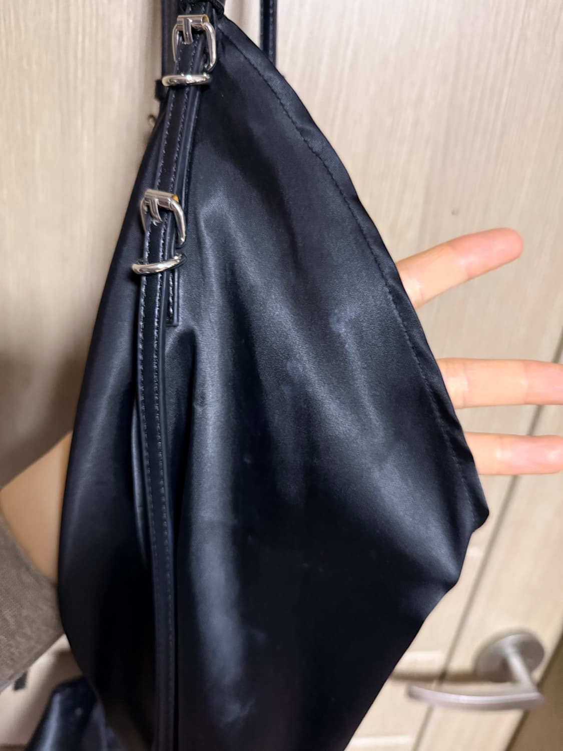 자라 블랙 새틴 토트백 상품이미지5