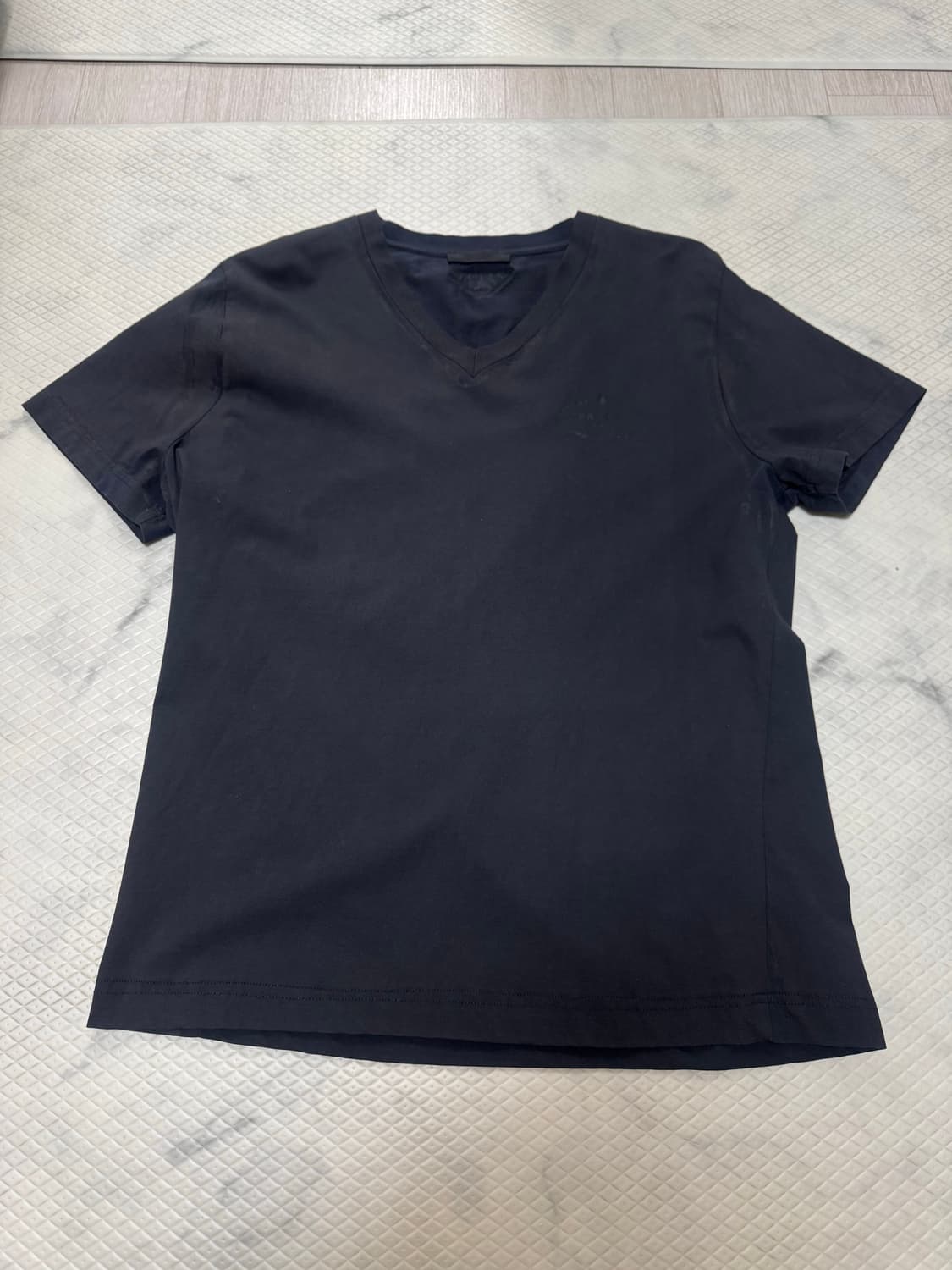 프라다 빈티지 차콜 반팔티 팝니다 상품이미지1