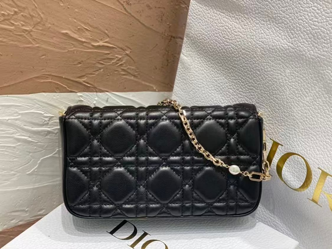 디올 레이디 폰 파우치 블랙 까나쥬 램스킨 상품이미지2