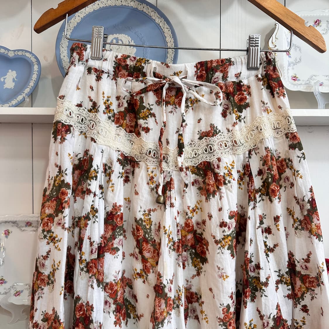 axes femme/액시즈팜 로즈 플라워러플 언발 스커트 상품이미지4