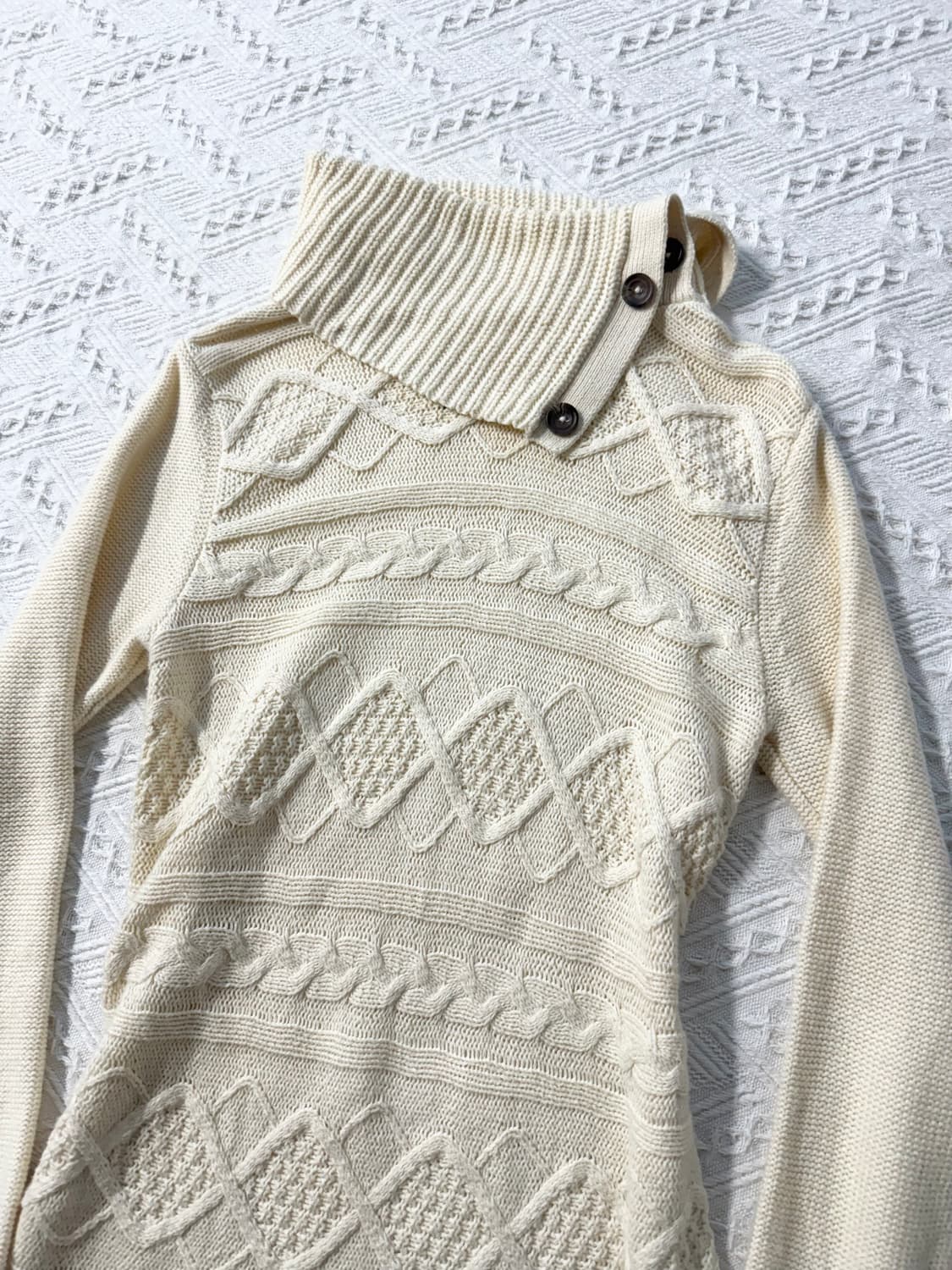 폴딩 버튼 넥 케이블 니트 원피스 상품이미지5