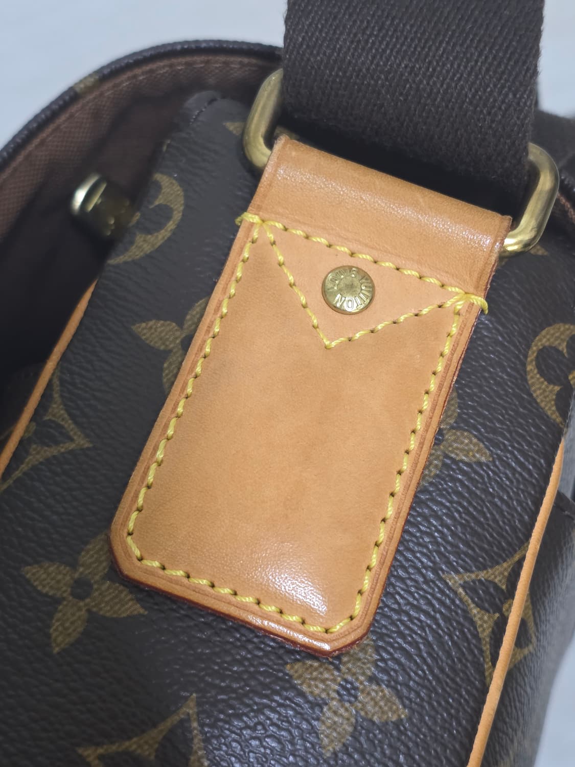 루이비통 발미 MM 모노그램 크로스백 상품이미지6