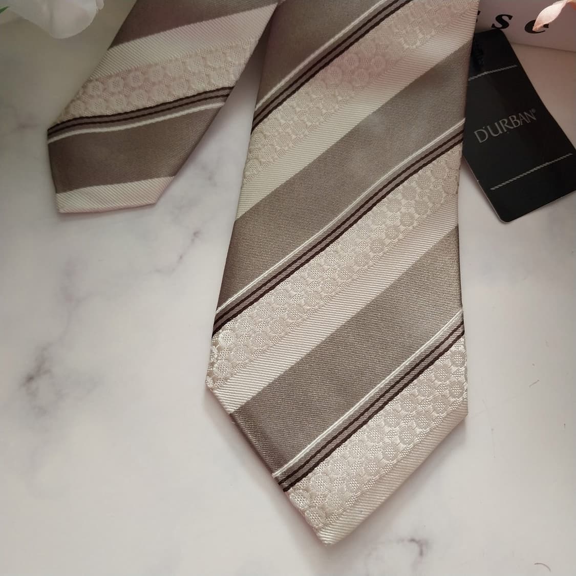 더반(다반) 실크 베이지 스트라이프 넥타이 7.9cm 새상품 K1362
 상품이미지3