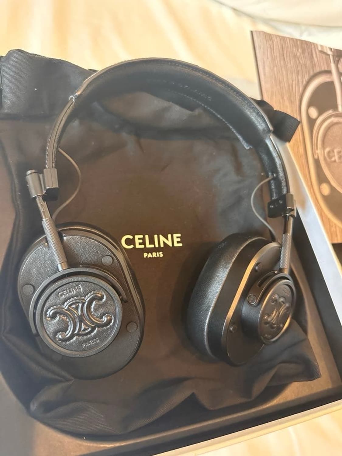 [신유님 착용] 셀린느 트리옹프 마스터 다이나믹 헤드폰 상품이미지3