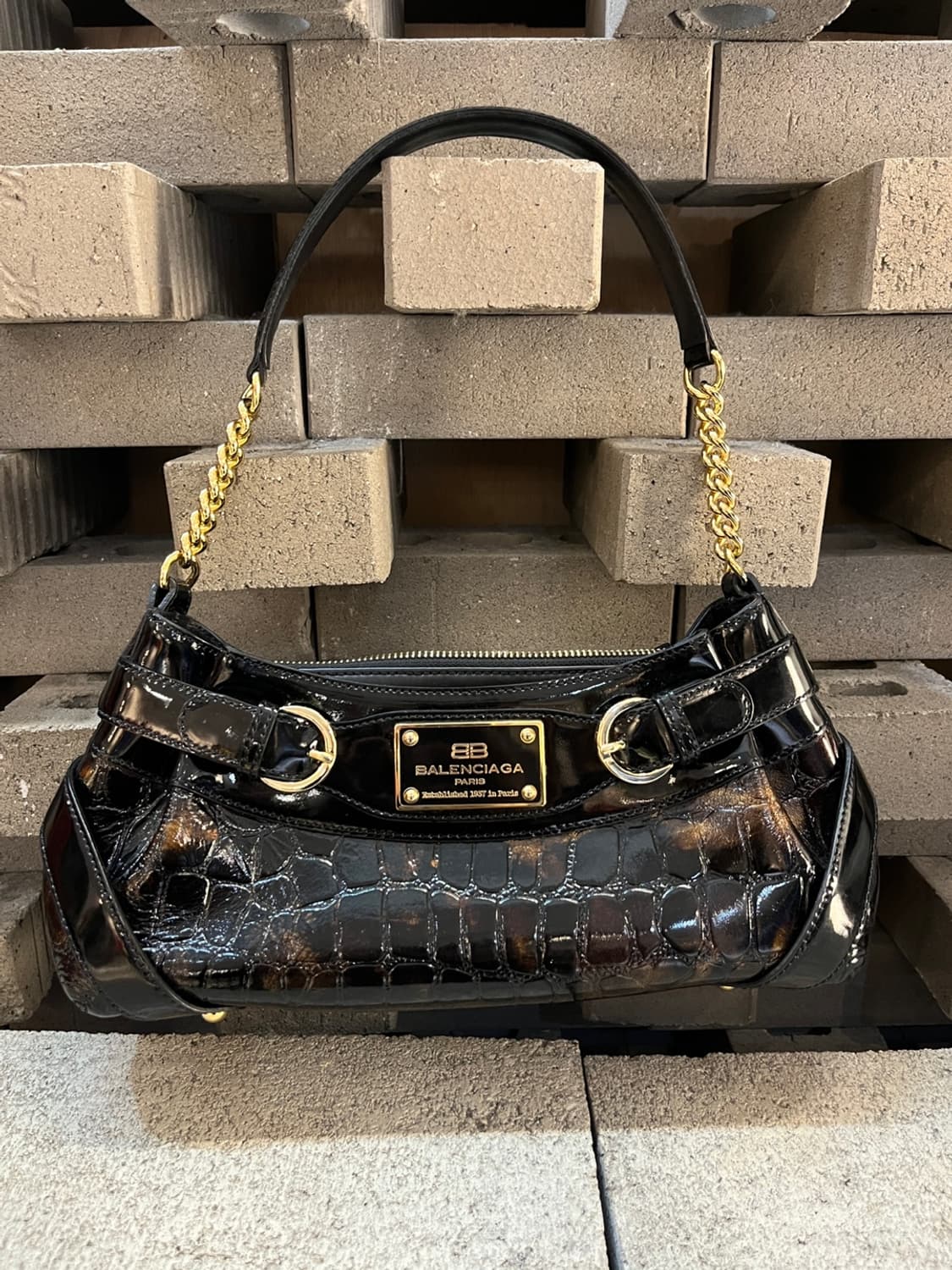 발렌시아가 크로커다일 엠보 숄더 백 상품이미지1